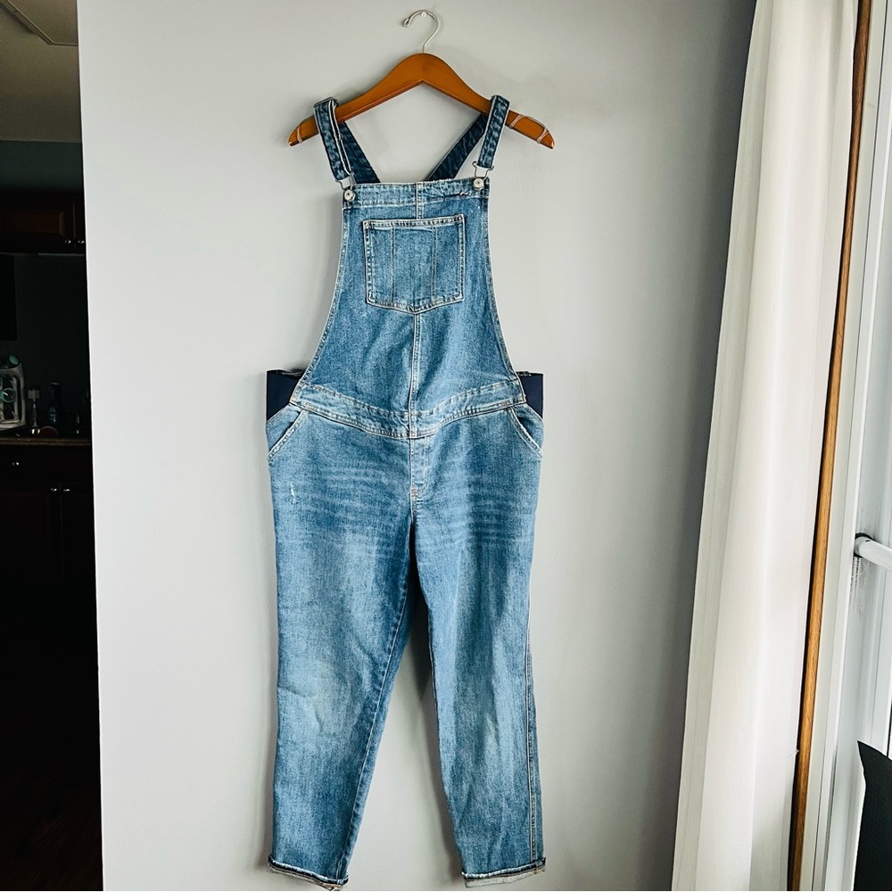 Old Navy size 10 maternity medium wash overalls with bib front pocket